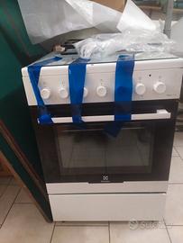 Cucina gas 4 fuochi con forno elettrico