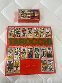 Libro e carte Tarocch   1982