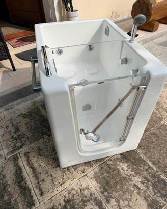 Vasca da bagno con sportello per anziani