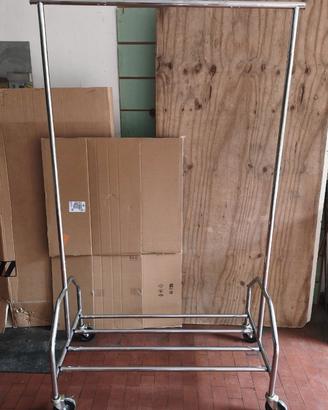 Appendiabiti stender robusto in metallo su ruote