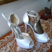 Scarpe stupende da sposa