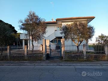 Villetta singola con ampio terreno esclusivo