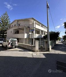 Immobile in asta di 225 m² con più di 5 locali a D