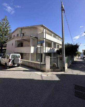 Immobile in asta di 225 m² con più di 5 locali a D
