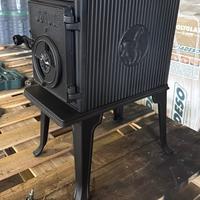 Stufa a legna Jøtul modello “F602” come nuova.