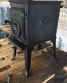 Stufa a legna Jøtul modello “F602” come nuova.