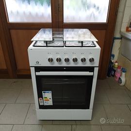Cucina nuova mai usata con forno elettrico
