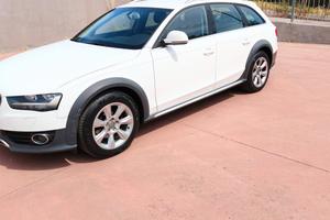 AUDI A4 ALLROAD 4X4 - GANCIO TRAINO 