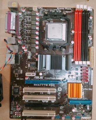 Scheda madre con CPU AMD Phenom 2 X4