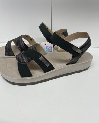 Sandalo con ampia calzata n 39 nero