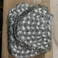 Borsa marshmellow intrecciata a mano color argento
