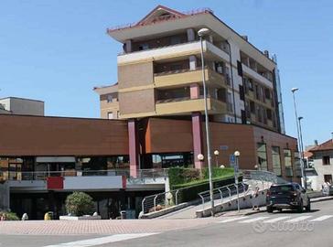 Negozio a Cesano Maderno, 2 locali