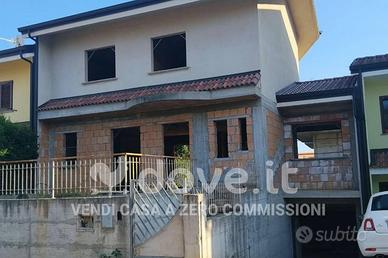 Villa di 230 m² con 5 locali e box auto a Soverato