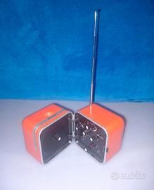 Miniatura radio cubo Brionvega TS502