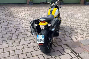 Ducati Scrambler Icon 800 gialla