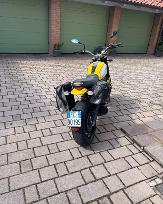 Ducati Scrambler Icon 800 gialla