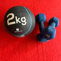 Coppia manubri 5 kg + palla medica 2 kg Decathlon