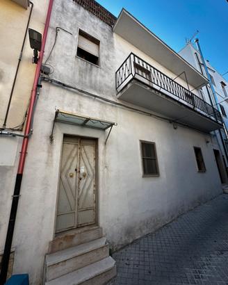 APPARTAMENTO CON TERRAZZO PRIVATO DA RISTRUTTURARE