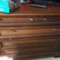 Comò classico in noce