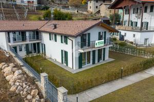 VILLA A SCHIERA A NOGAREDO