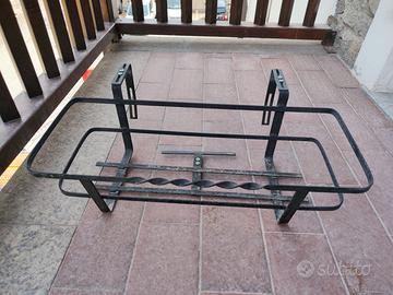 PORTAFIORIERE IN FERRO PER BALCONE – €5 CAD.