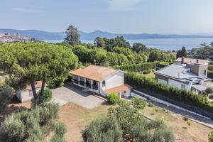 VILLA SINGOLA A BRACCIANO