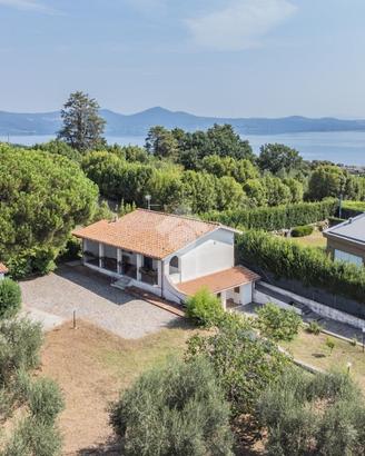 VILLA SINGOLA A BRACCIANO