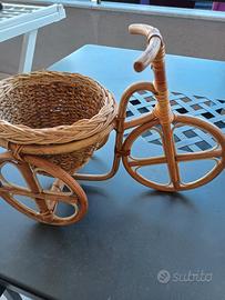 Cestino portaoggetti in rattan