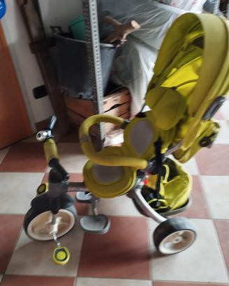 Triciclo con maniglione 