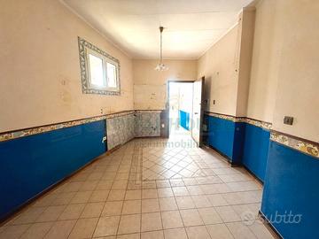 S2 bilocale in corte da ristrutturare