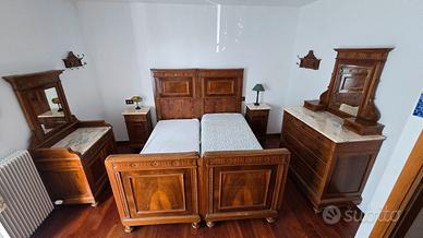 Camera da Letto Antica Completa in Noce/Umbertino