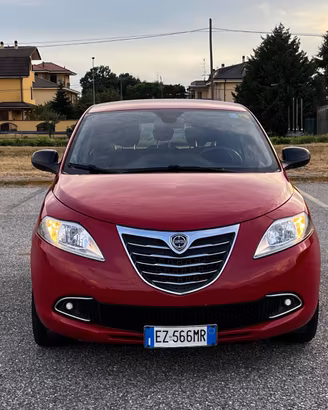 Lancia Ypsilon 1.2 benzina 5 porte E6 neopatentati