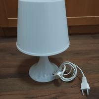 Lampada bianca da tavolo