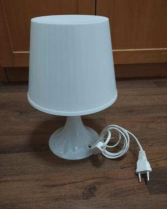 Lampada bianca da tavolo