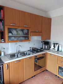 cucina stosa completa di elettrodomestici 