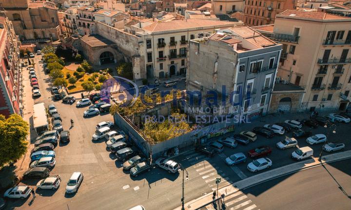 Esclusivo locale commerciale alla Cala [LM/13]