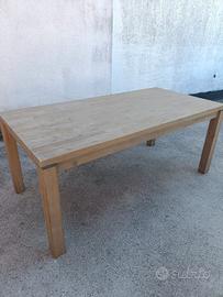 Tavolo in legno di acacia