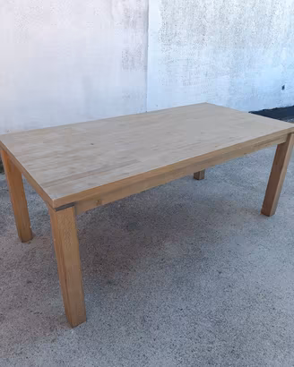 Tavolo in legno di acacia
