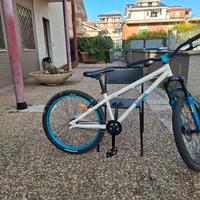 bicicletta BMW  24 pollici b-twin subsin