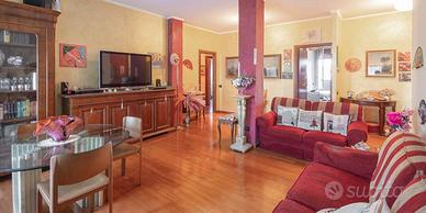 Appartamento di 141 m² con 5 locali e box auto a M