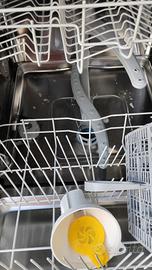 Lavastoviglie nuova in perfette condizioni 