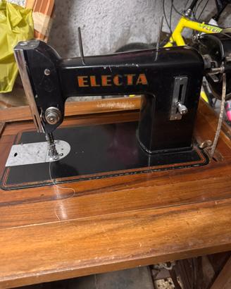 Macchina da cucire Electa vintage