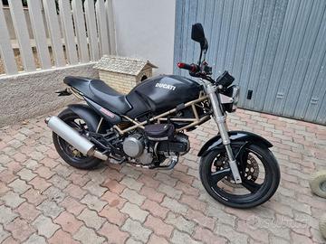 Moto Ducati Monster 600