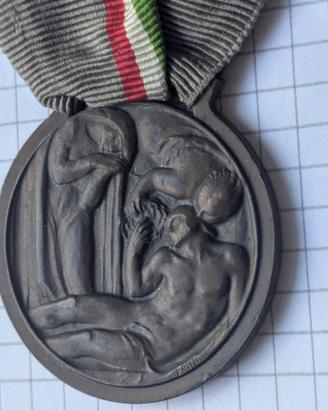 medaglia in bronzo alle madri dei caduti 