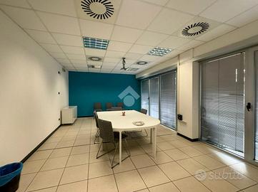 UFFICIO A PESCHIERA DEL GARDA