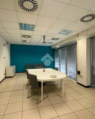 UFFICIO A PESCHIERA DEL GARDA