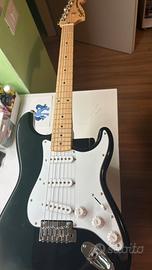 Chitarra elettrica Fender e amplificatore Mooer