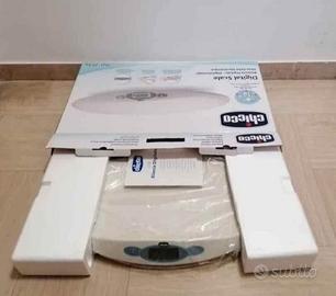 Bilancia elettronica pesaneonati marca "Chicco". 