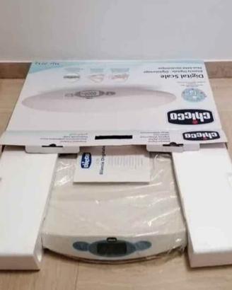Bilancia elettronica pesaneonati marca "Chicco". 