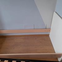 Letto singolo più comodino e scrivania